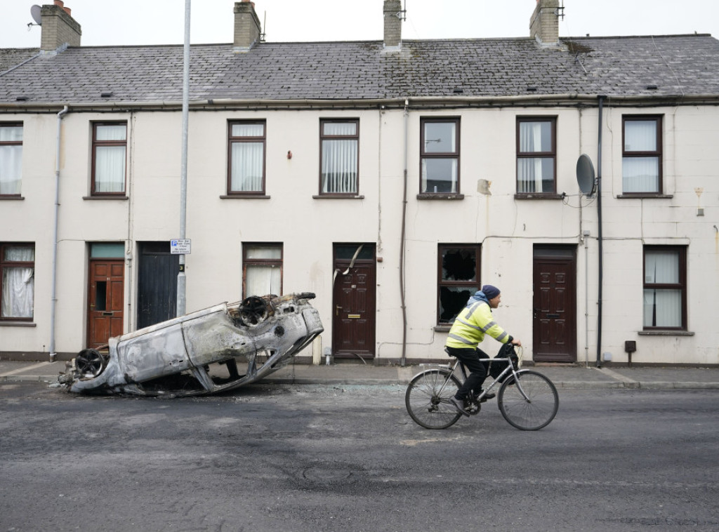 Severna Irska: Pet osoba uhapšeno nakon nereda u gradu Balimina