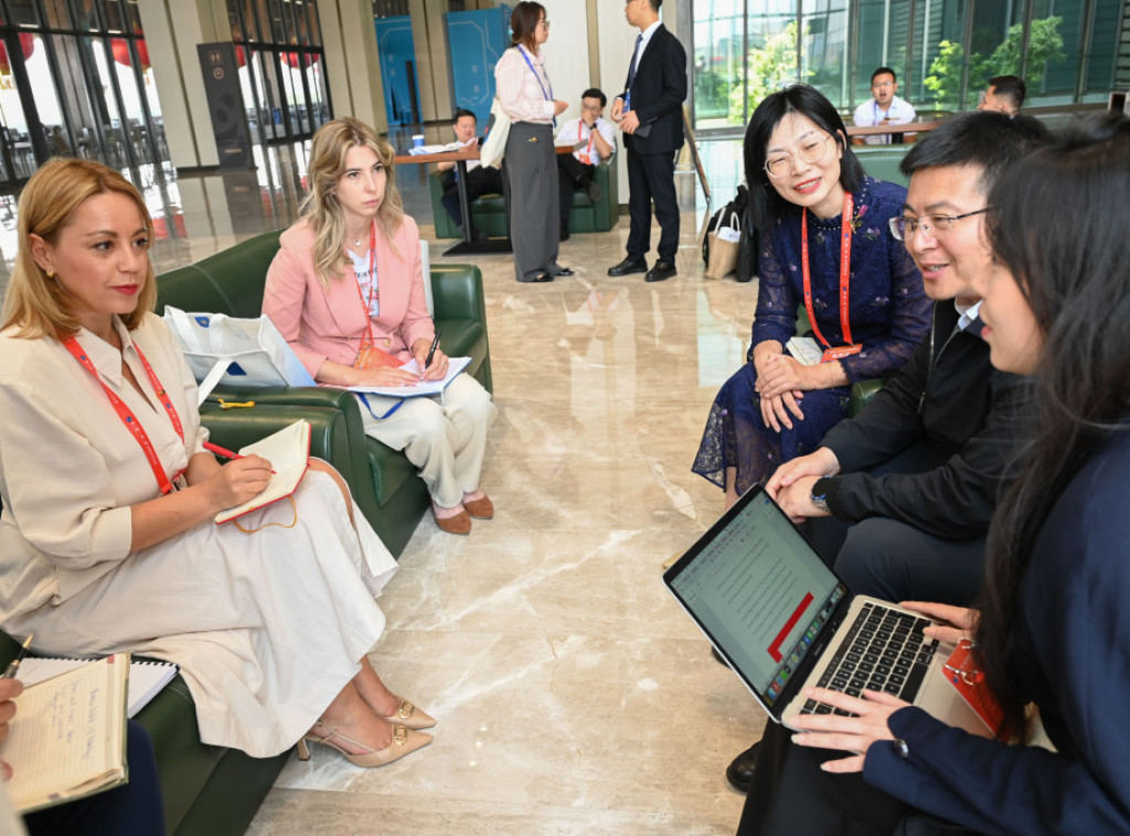 Delegacija iz Srbije razgovarala sa dekanom Harbin instituta o proširenju saradnje