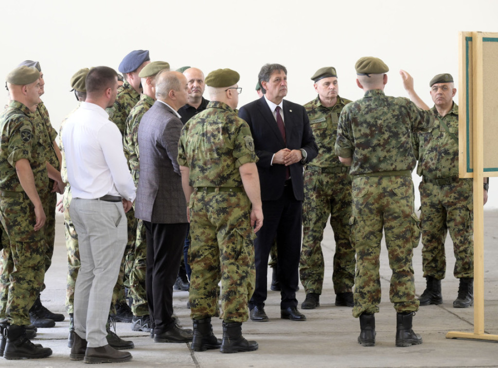 Ministar odbrane Bratislav Gašić obišao infrastrukturne radove u niškim kasarnama