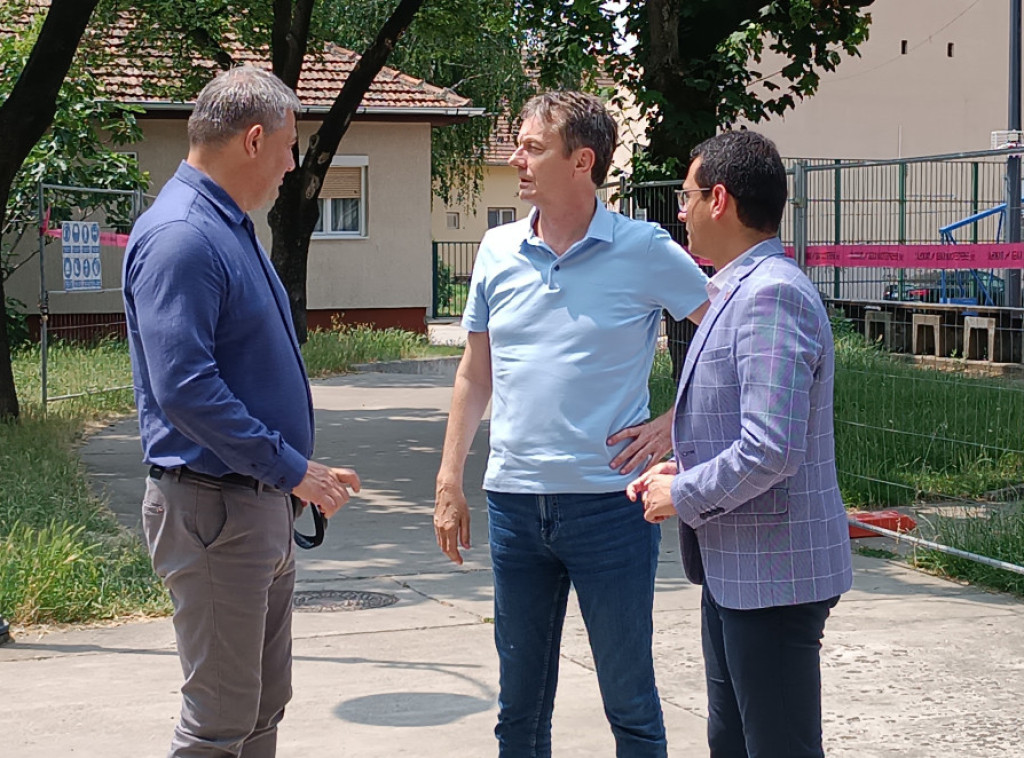 Glišić: Za rekonstrukcije škola u Kikindi preko 700 miliona dinara