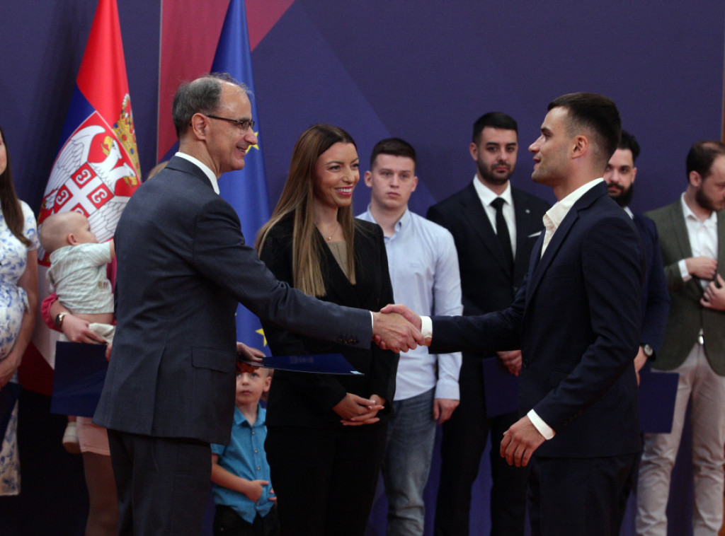 Uručeno 35 rešenja o bespovratnim sredstvima za najbolje biznis ideje mladih u Srbiji