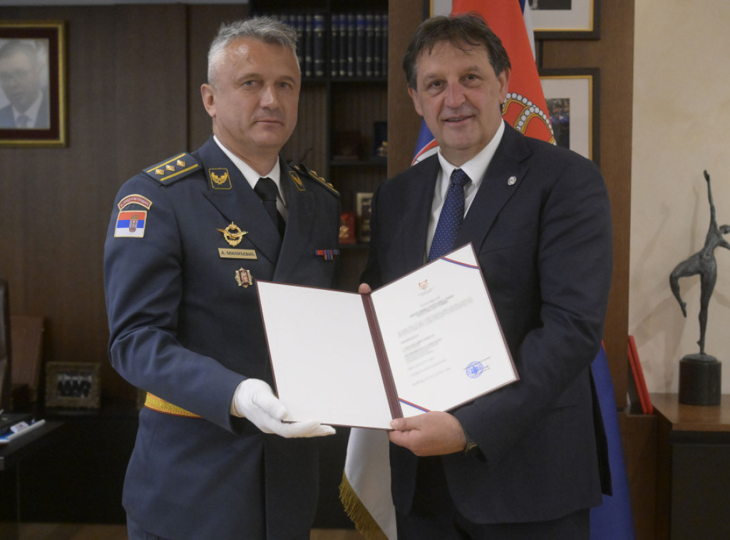 Gašić uručio ukaze o unapređenjima i postavljenjima na nove dužnosti