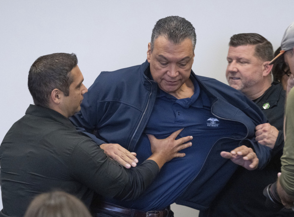 CNN: Bez optužnice za senatora koji je izazvao nerede na konferenciji Kristi Noem