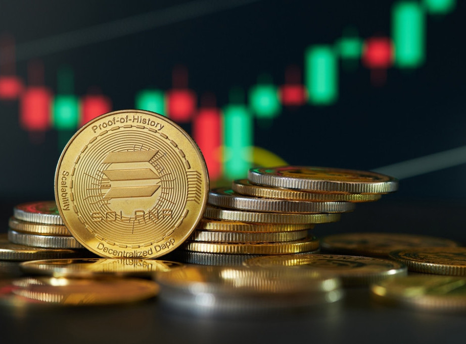 Bitkoin stagnira na 101.182 evra, itirijum porastao na 3.243 evra, solana za 4,53 odsto na 163 evra