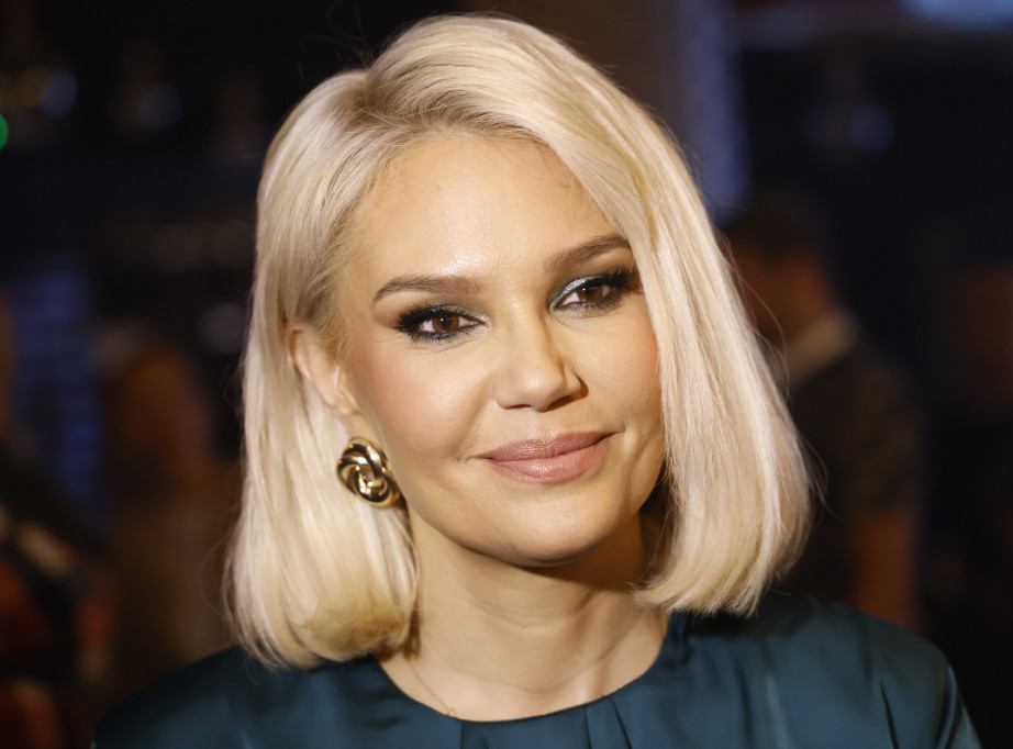 Lena Kovačević objavila pesmu "Tako treba" kojom najavljuje novi studijski album