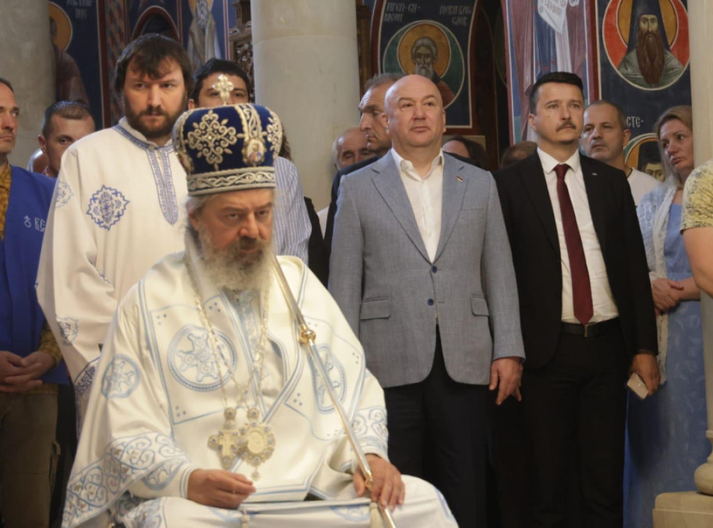 Ministar Nenad Popović prisustvovao svetoj arhijerejskoj liturgiji u manastiru Ćelije