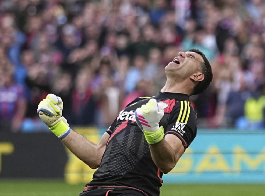 Mančester junajted zainteresovan za golmana Aston Vile Emilijana Martineza