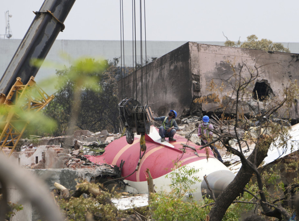 Slučaj preživelog putnika pokrenuo debatu o tome koje mesto je najbezbednije u avionu
