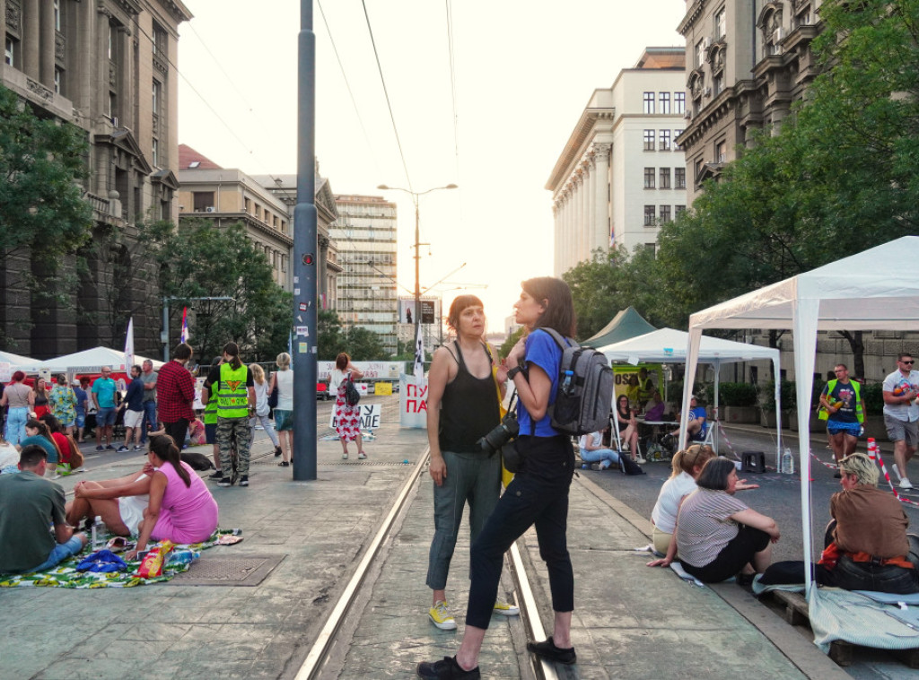Ispred Vlade Srbije nastavljen protest neformalne grupe zaposlenih na univerzitetu