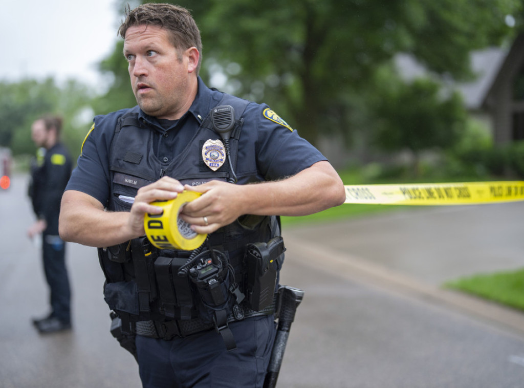 Tri osobe, uključujući bebu, ubijene u pucnjavi na karnevalu u Juti u SAD