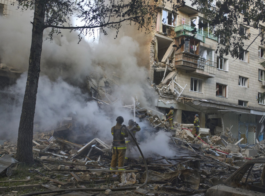 U ruskom napadu na Kijev poginulo 14 osoba, traga se za preživelima