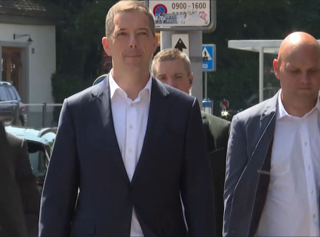 Ministar Đurić obišao spomen ploču Nikole Pašića u Cirihu