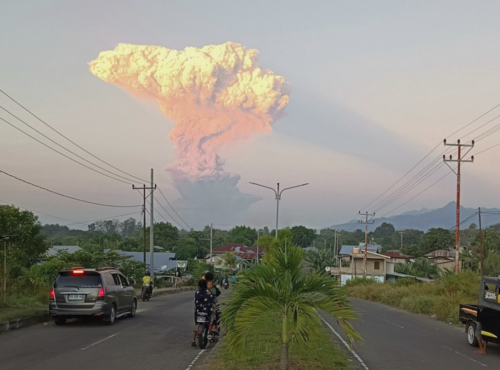 Eruptirao vuklan u Indoneziji, evakuisano stotine ljudi