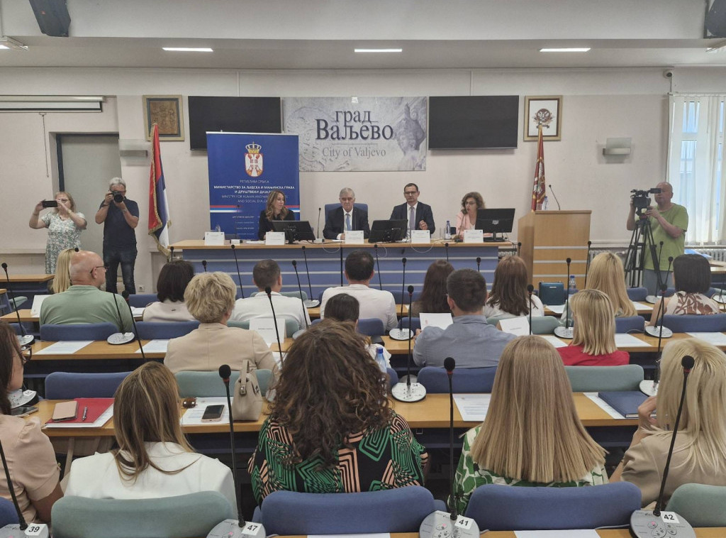 Beriša i predstavnici Kolubarskog okruga o unapređenju položaja nacionalnih manjina