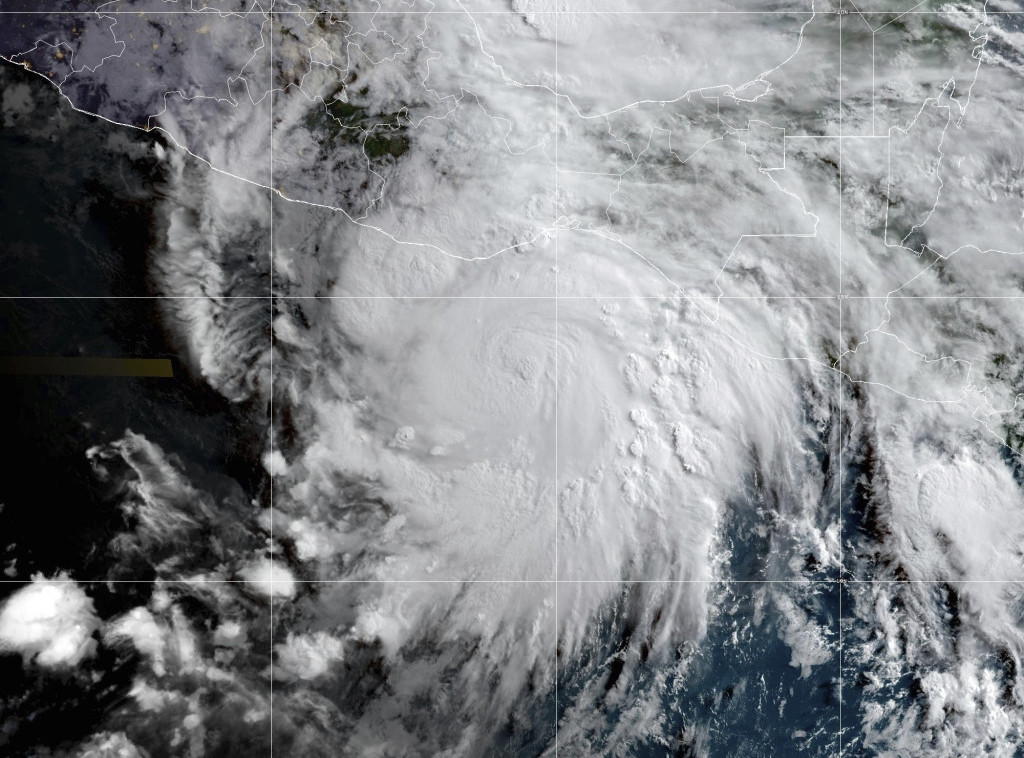 Uragan Erik dostigao jačinu četvrte kategorije dok se približava južnom Meksiku