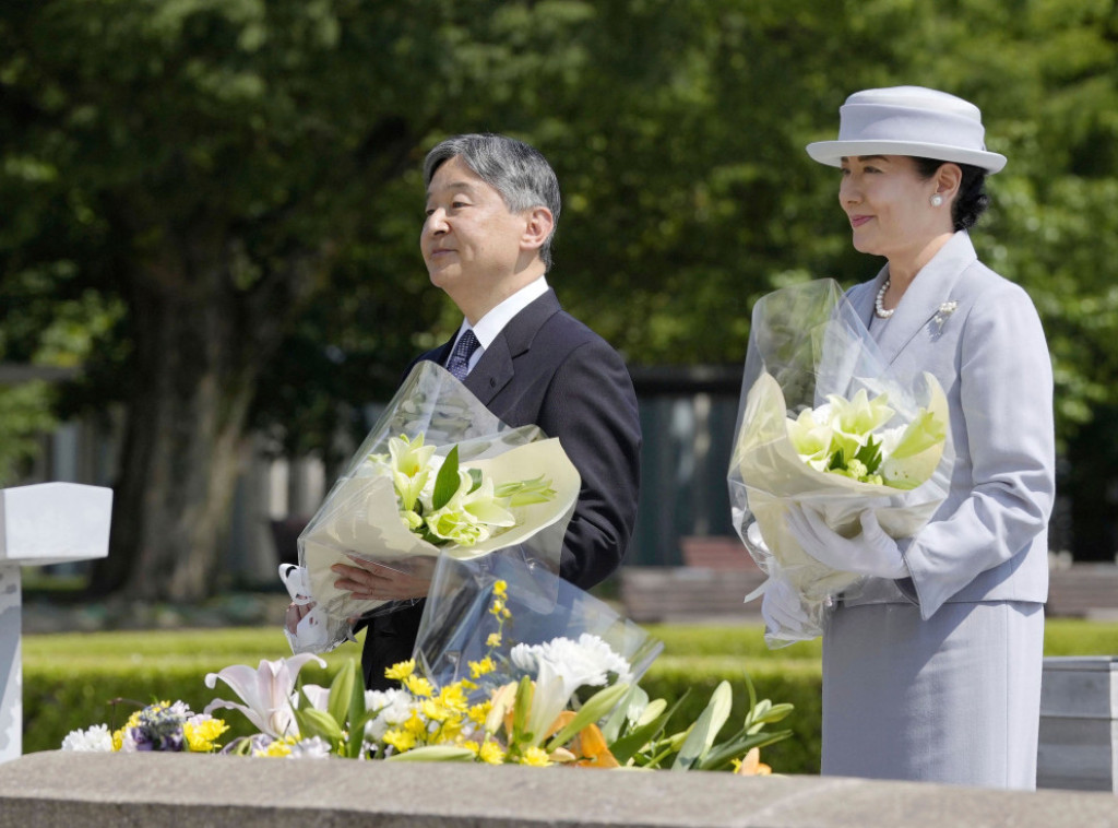 Japanski carski par odao počast žrtvama atomske bombe u Hirošimi