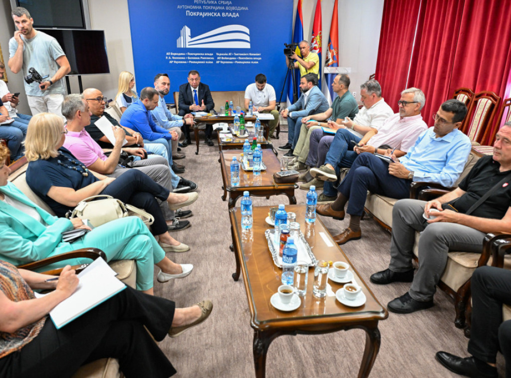 Pokrajinski sekretar Markoski sa dekanima Univerziteta o aktuelnoj situaciji