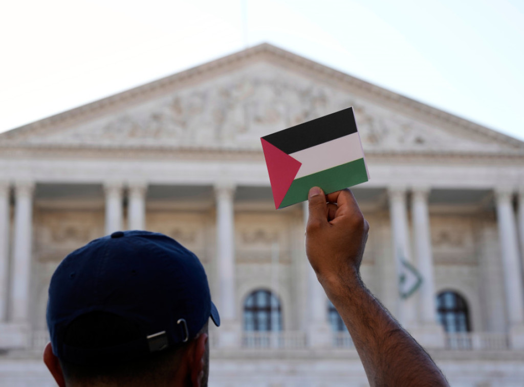 Kongresmena u Ohaju izbacio sa puta vozač sa palestinskom zastavom