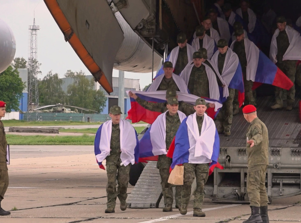 Šesta grupa ruskih vojnika koji su se vratili u okviru razmene sletela u Moskvu