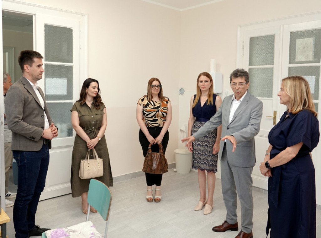 Popov obišao rekonstruisane zdravstvene ustanove u Staparu i Gakovu
