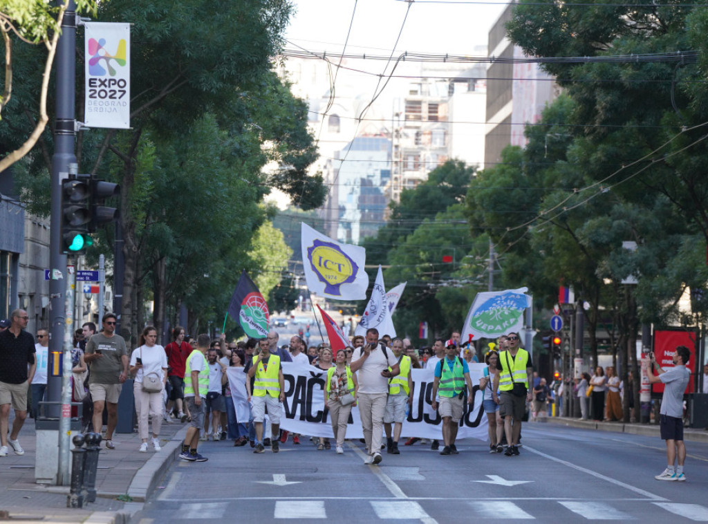 Završen protest grupa građana i studenata koji blokiraju fakultete ispred sedišta RIK-a