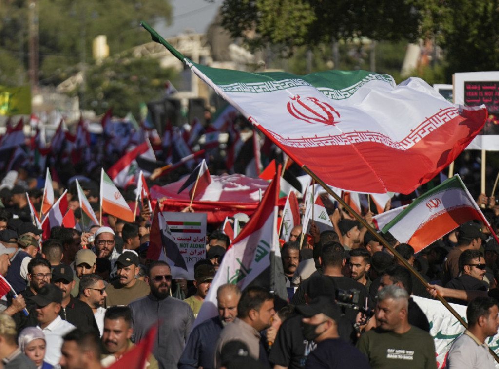 Hiljade ljudi okupile se u Bagdadu kako bi pokazali solidarnost sa Iranom