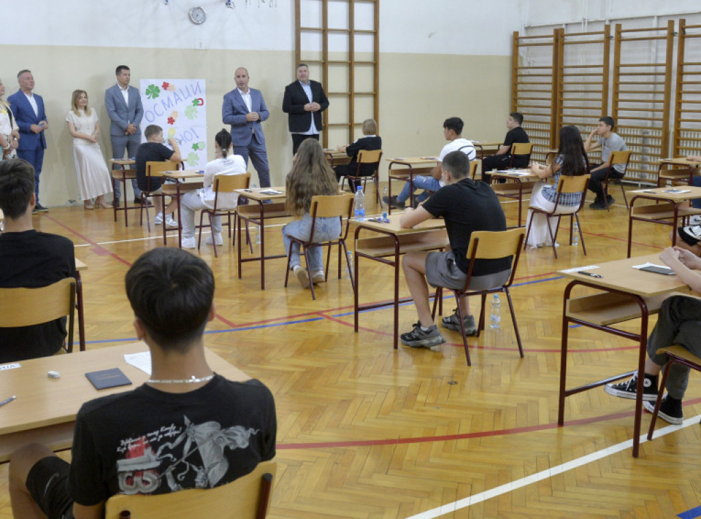 Ministarstvo prosvete: Prvi dan završnog ispita protekao regularno i bez problema