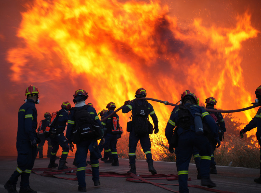 Katimerini: Borba sa požarom na Hiosu traje treći dan, stanje i dalje ozbiljno