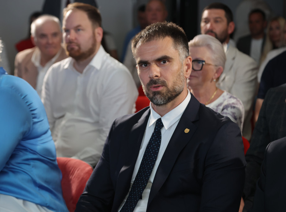 Mićin: Važno da se smire tenzije u Novom Pazaru, napadi na policiju nedopustivi