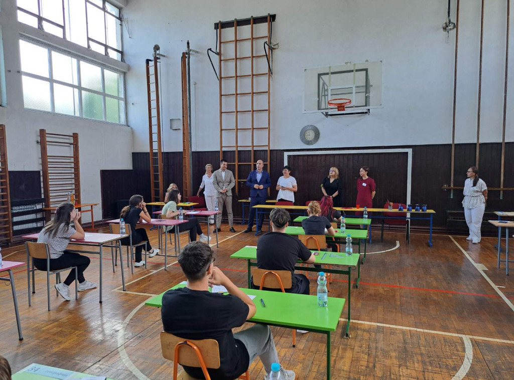 Ministarstvo prosvete: Drugi dan završnog ispita protekao regularno i bez problema