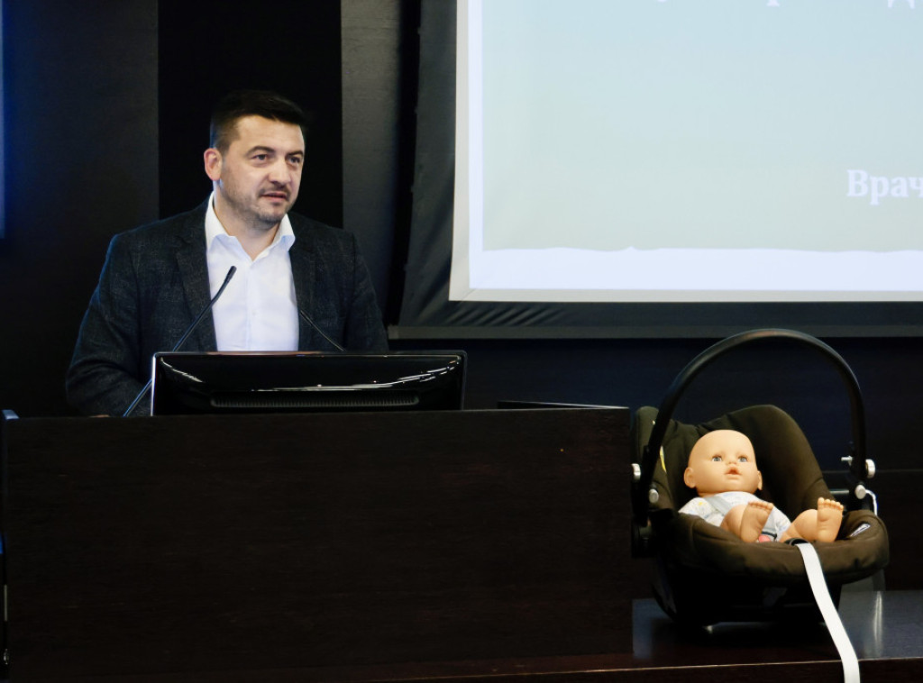 Agencija za bezbednost saobraćaja dodelila 90 autosedišta u saradnji sa GO Vračar