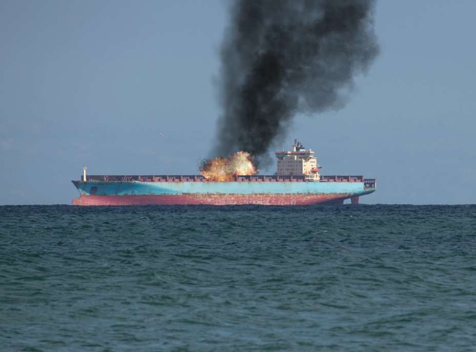 Mediji: Ukrajina pogodila tanker u Crnom moru koji pripada ruskoj floti u senci