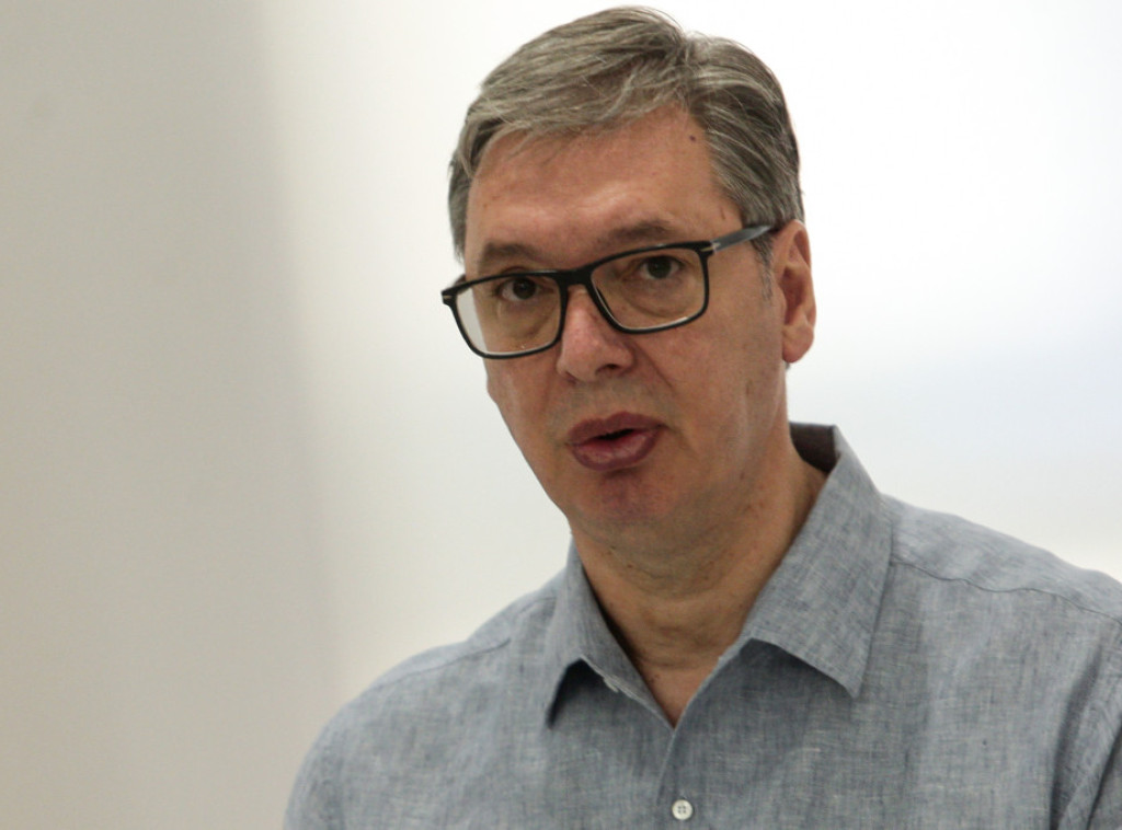 Vučić izašao pred građane i zamolio ih za mir