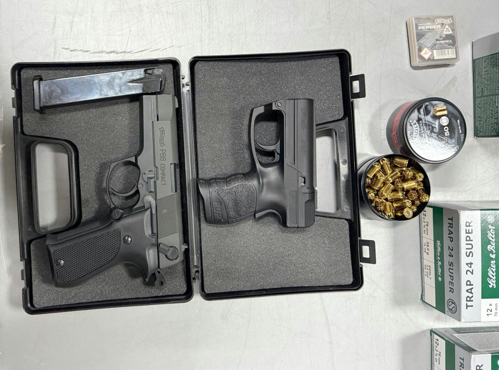 Na Horgošu sprečen pokušaj krijumčarenja dva pištolja i 260 komada municije