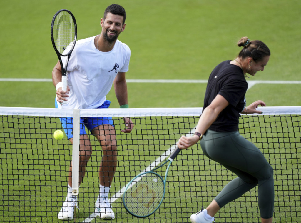 Srpski teniser Đoković trenirao sa Beloruskinjom Sabalenkom pred start Vimbldona