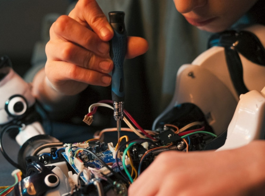 Takmičenje elektrotehničkih škola Galaksija kup preraslo u edukativni program