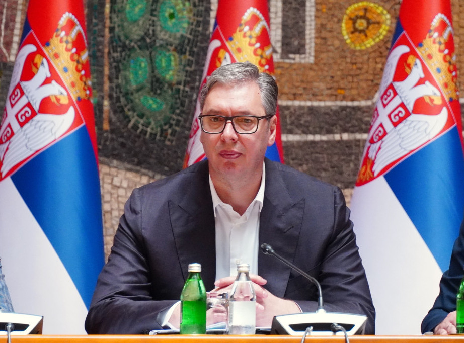 Vučić čestitao veslačima Pimenovu i Mačkoviću na osvajanju srebrne medalje na Svetskom prvenstvu