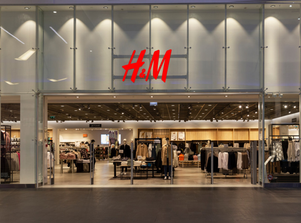 H&M drži niske cene u SAD-u dok konkurenti poskupljuju zbog carina