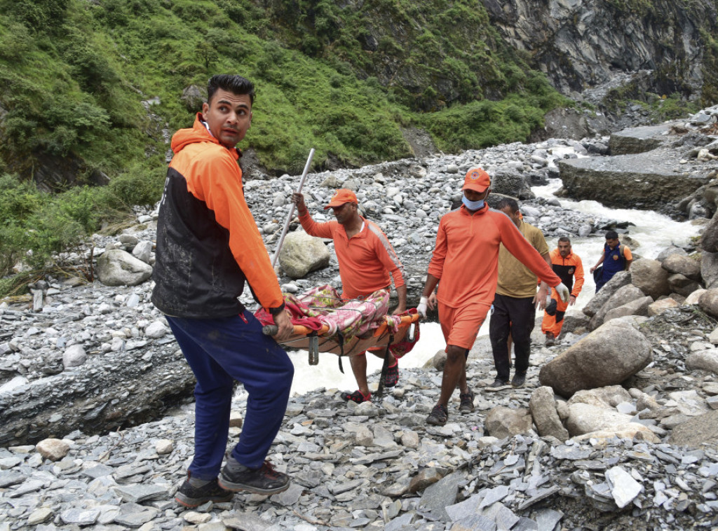U bujičnim poplavama na severu Indije poginule tri osobe, najmanje 20 nestalo