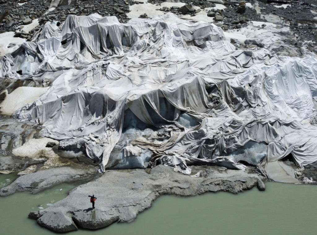 Vlasti spasile 160 turista iz poplavljenog hotela nakon topljenja glečera u Pakistanu