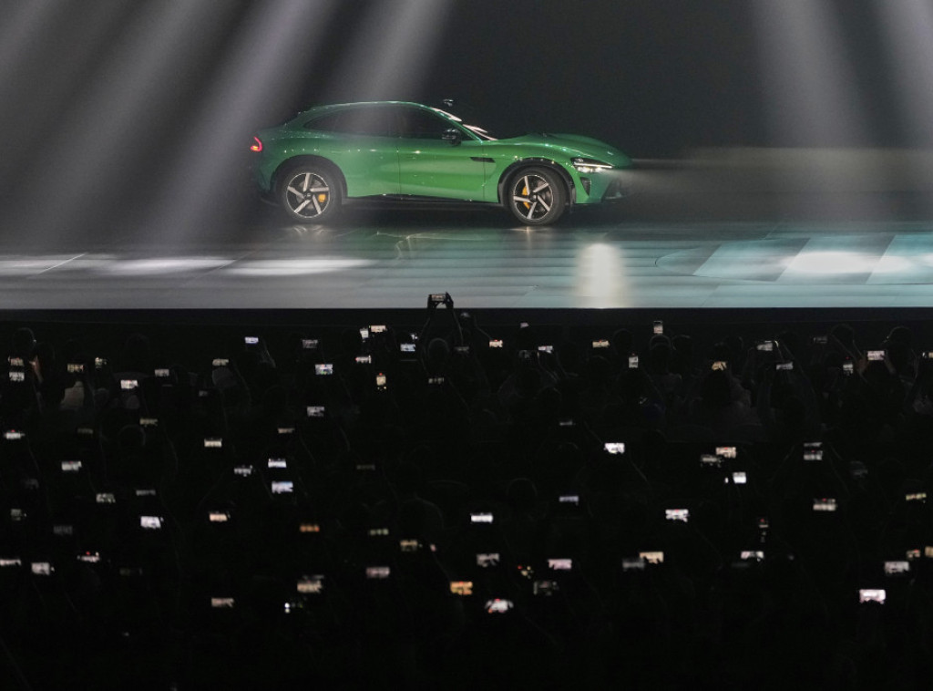 Kineski Šaomi izbacio novi luksuzni električni automobil jeftiniji od Teslinog