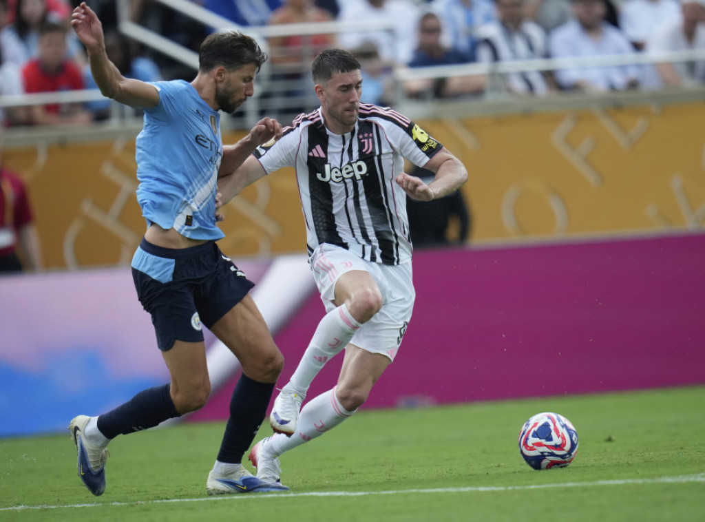 Vlahović strelac za Juventus u debaklu protiv Mančester Sitija