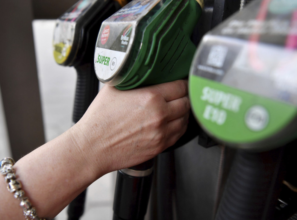 Dizel skuplji za dva dinara, evropremijum ostaje 181 dinar