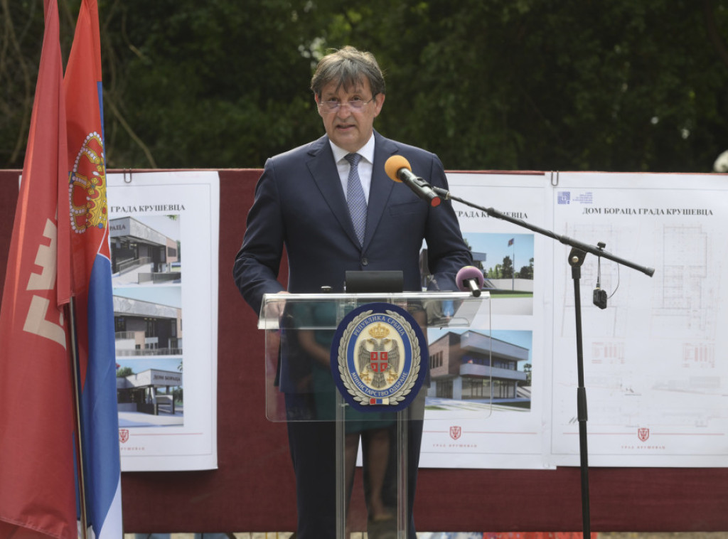 Ministar Gašić: Izgradnjom Doma boraca sami sebe dograđujemo