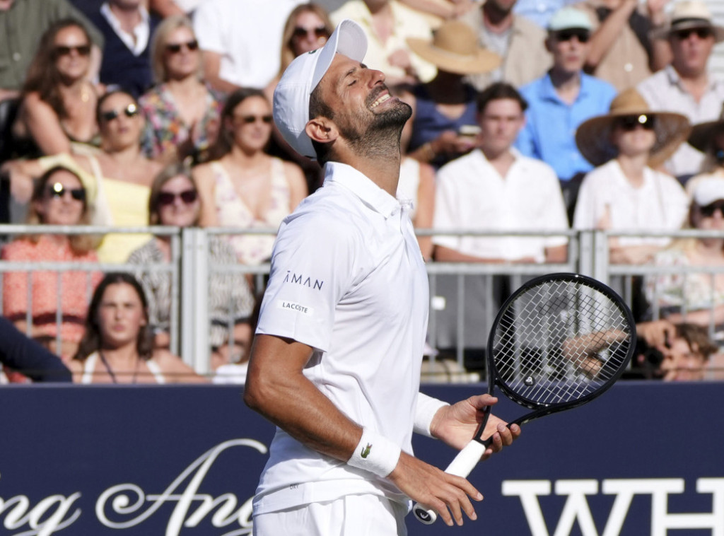 Novak Đoković izgubio od Karena Hačanova u egzibicionom meču