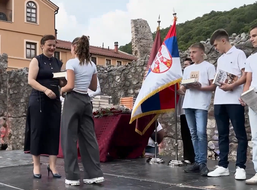 Vidovdanske svečanosti u manastiru Ravanica, uručene nagrade najboljim đacima