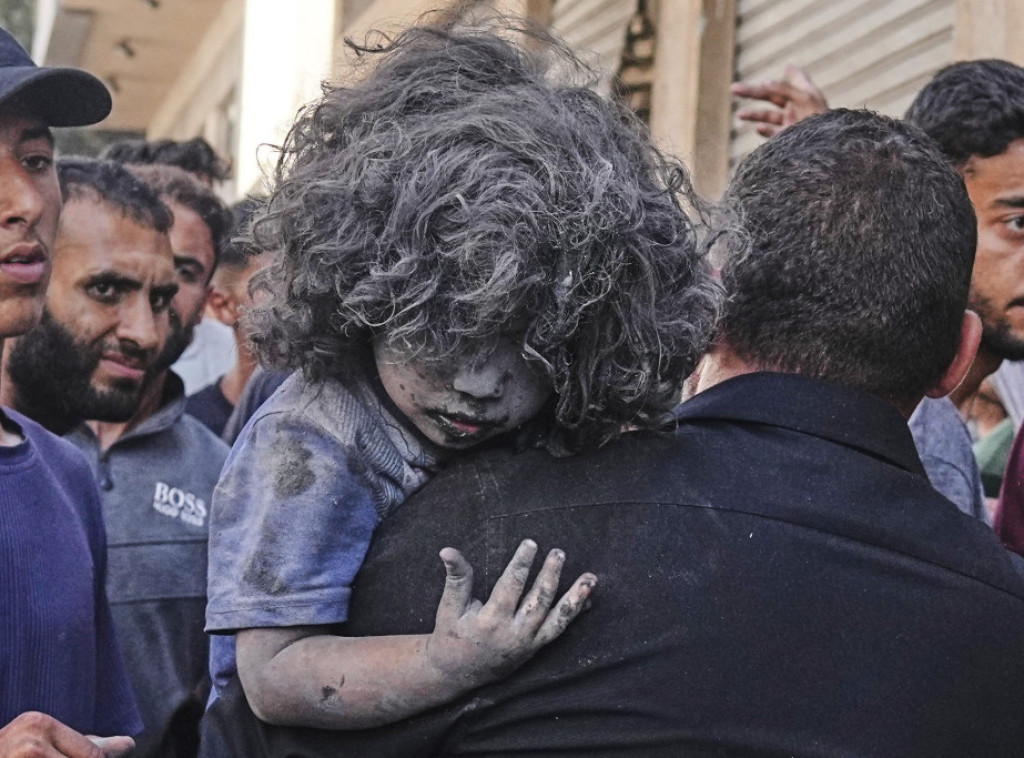 Zdravstveni radnici: Najmanje 60 osoba poginulo širom Gaze u izraelskim napadima