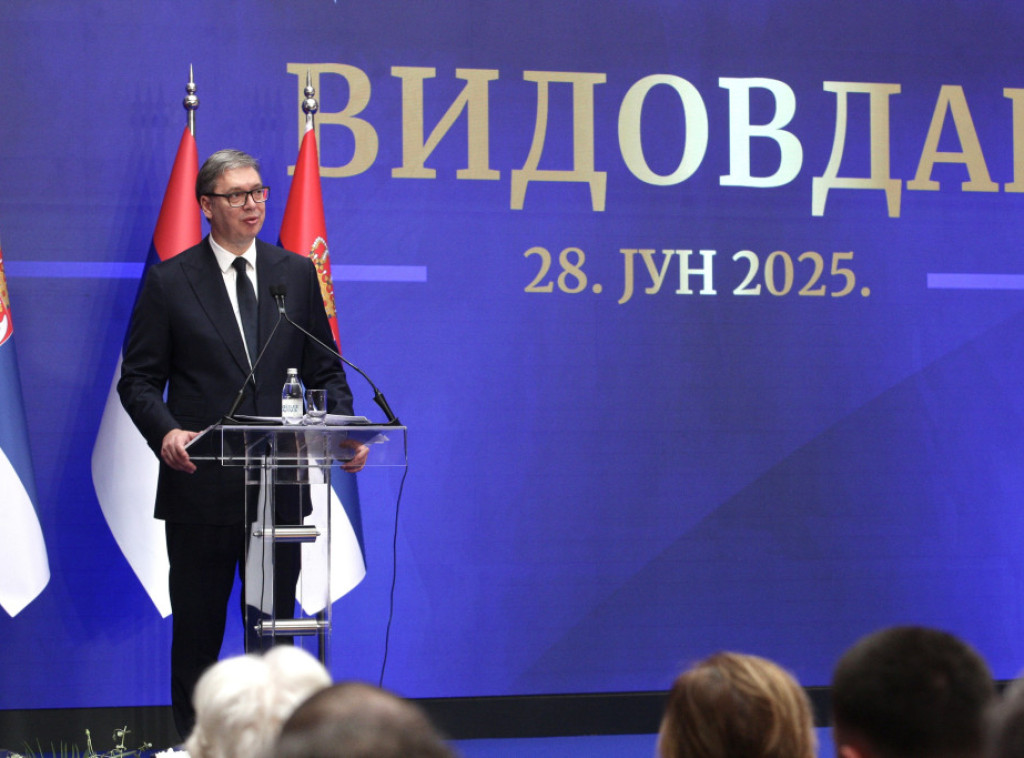Vučić uručio Vidovdanske nagrade zaslužnim pojedinicima i institucijama