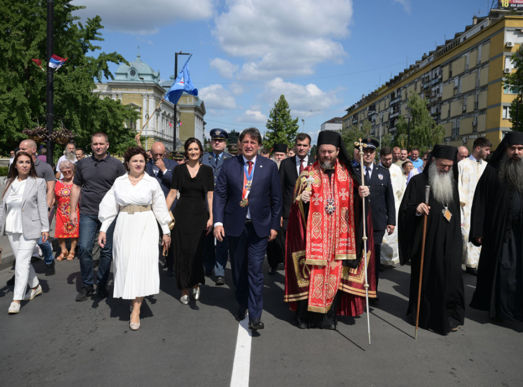 Ministar Gašić učestvovao u Vidovdanskoj litiji u Kruševcu