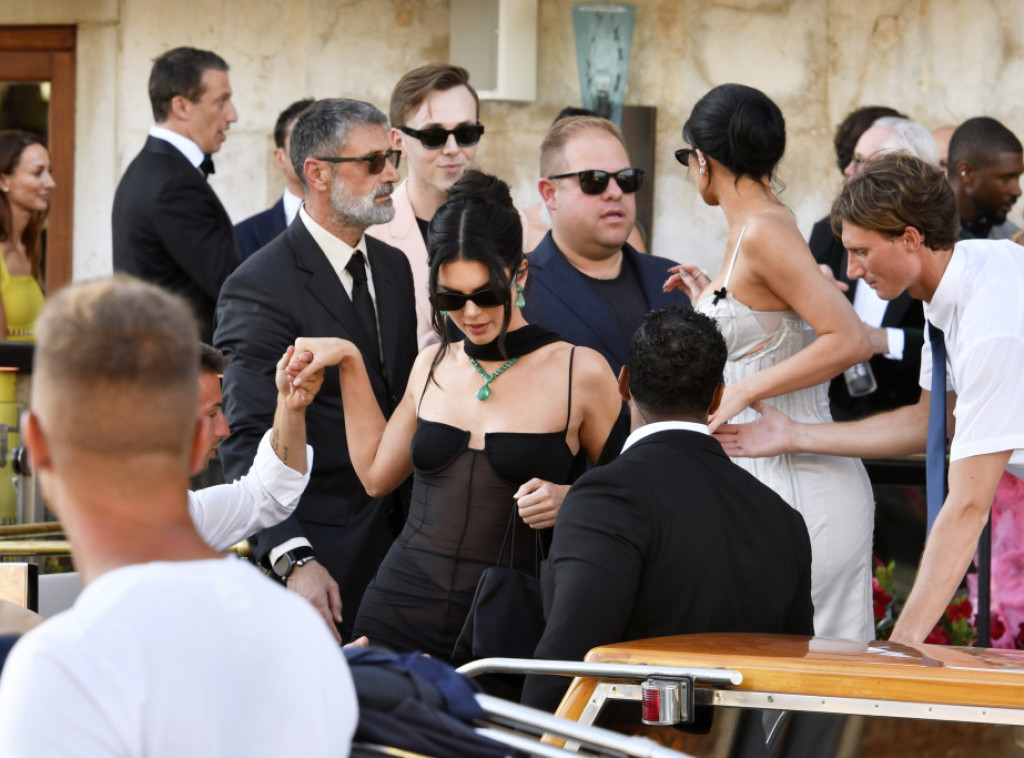 Bezos i Sančez u Veneciji: Gala venčanje uz Lejdi Gagu, Dolče i Gabanu i proteste